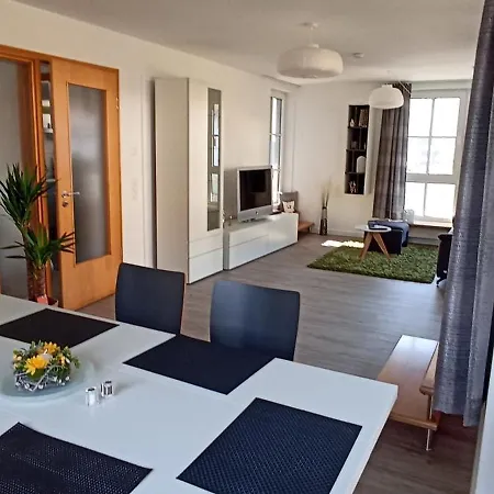 Exklusives Penthouse Mit Dachterrasse, Hochwertig Ausgestatteter Küche Mit Dampfgarer, Inklusive 2 Stellplätze Und Fahrradgarage Kulmbach