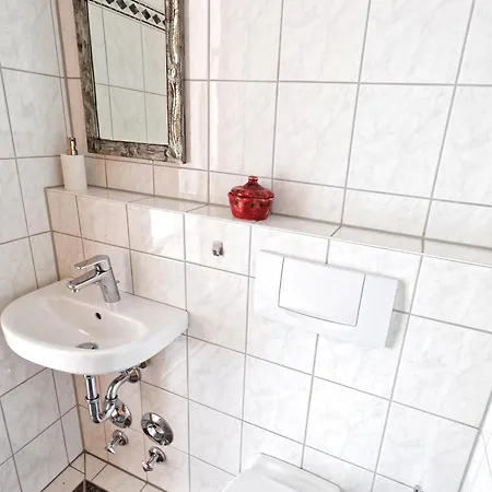 Exklusives Penthouse Mit Dachterrasse, Hochwertig Ausgestatteter Küche Mit Dampfgarer, Inklusive 2 Stellplätze Und Fahrradgarage Apartamento *