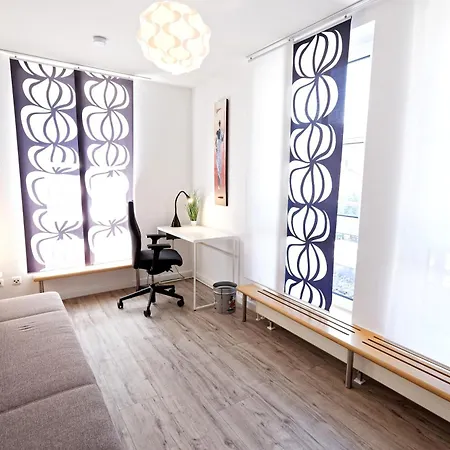 Exklusives Penthouse Mit Dachterrasse, Hochwertig Ausgestatteter Küche Mit Dampfgarer, Inklusive 2 Stellplätze Und Fahrradgarage Apartamento Kulmbach