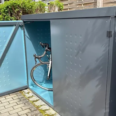 Apartamento Exklusives Penthouse Mit Dachterrasse, Hochwertig Ausgestatteter Küche Mit Dampfgarer, Inklusive 2 Stellplätze Und Fahrradgarage
