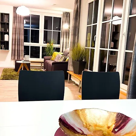 Apartamento Exklusives Penthouse Mit Dachterrasse, Hochwertig Ausgestatteter Küche Mit Dampfgarer, Inklusive 2 Stellplätze Und Fahrradgarage Kulmbach