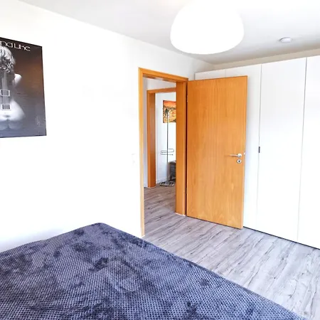 Exklusives Penthouse Mit Dachterrasse, Hochwertig Ausgestatteter Küche Mit Dampfgarer, Inklusive 2 Stellplätze Und Fahrradgarage *