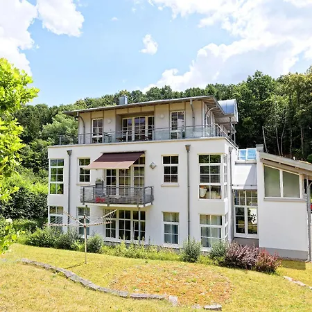 Grosszuegiges Helles Penthouse -komplette Etage- Mit Balkon Und Stellplatz In Ruhiger Lage Apartment