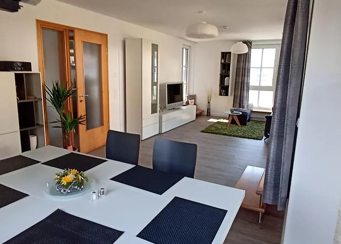 Exklusives Penthouse Mit Dachterrasse, Hochwertig Ausgestatteter Kueche Mit Dampfgarer, Inklusive 2 Stellplaetze Und Fahrradgarage Kulmbach