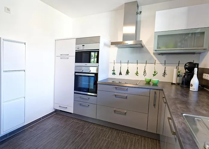 Lejlighed Exklusives Penthouse Mit Dachterrasse, Hochwertig Ausgestatteter Kueche Mit Dampfgarer, Inklusive 2 Stellplaetze Und Fahrradgarage Kulmbach