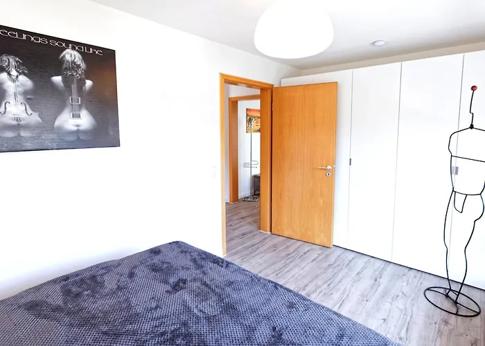 Exklusives Penthouse Mit Dachterrasse, Hochwertig Ausgestatteter Kueche Mit Dampfgarer, Inklusive 2 Stellplaetze Und Fahrradgarage *